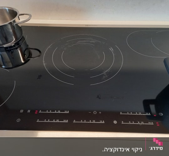 כיריים חשמליות עם סירים מנירוסטה וברזל יצוק